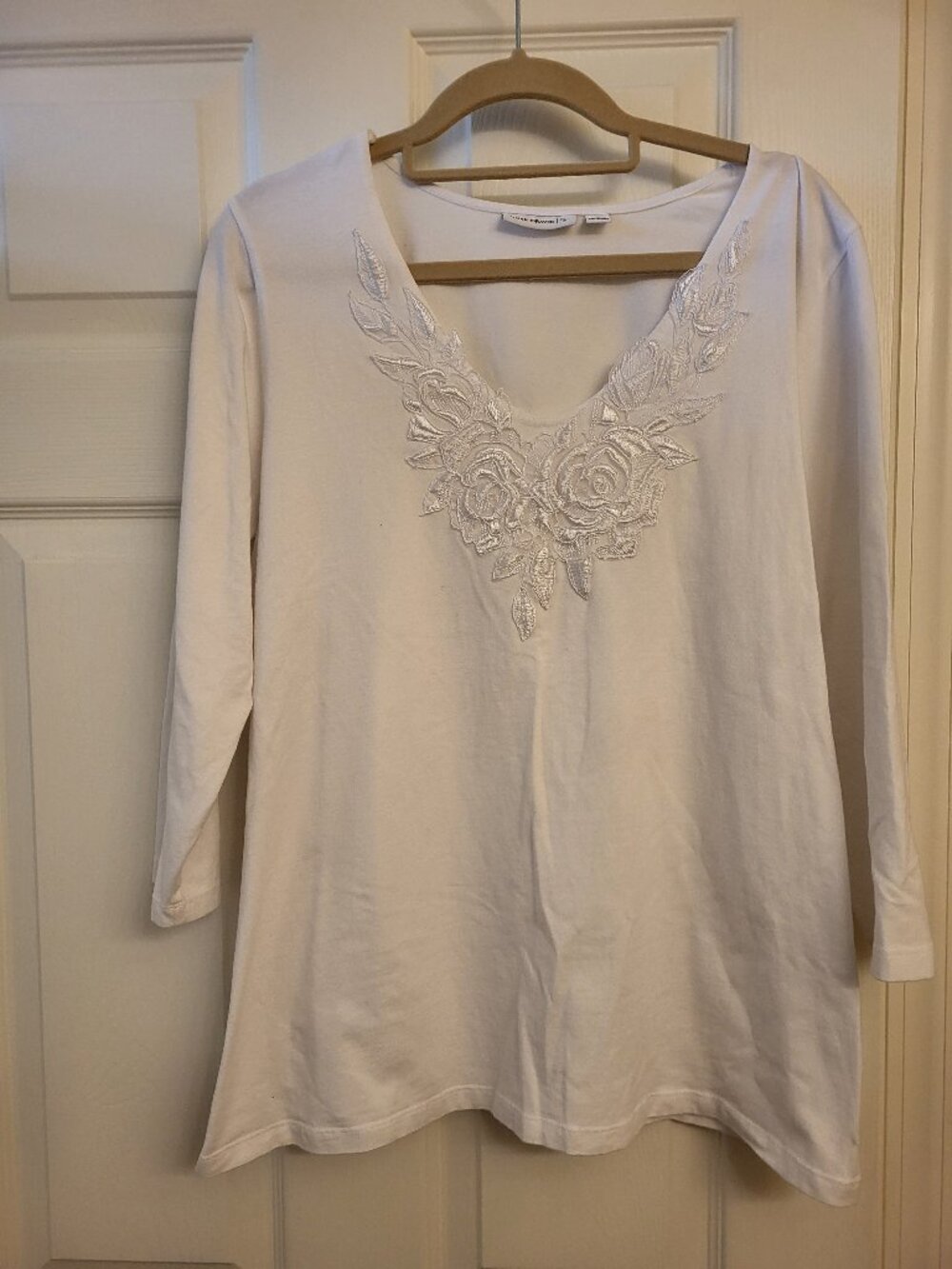 Susan Graver White Embroidered V-Neck Top - Size L